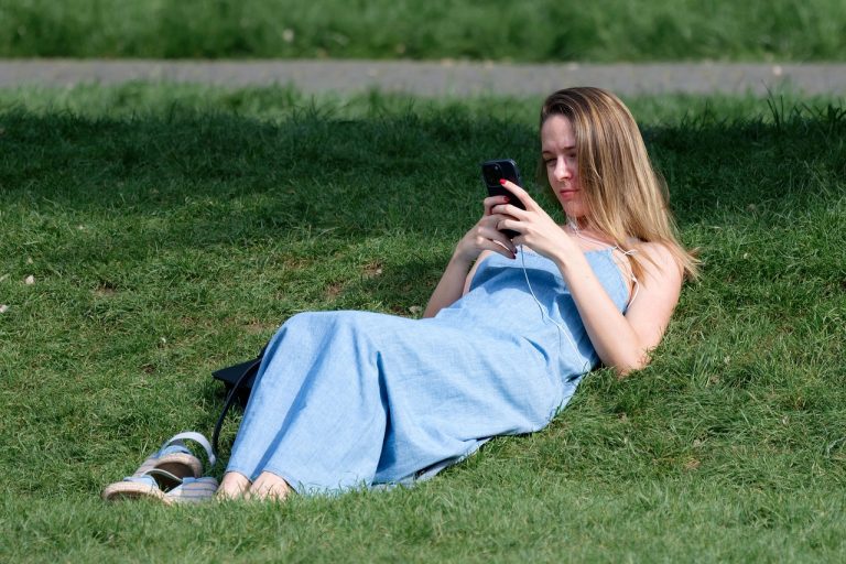 How to Create a Calmer Mind in a Busy Digital World